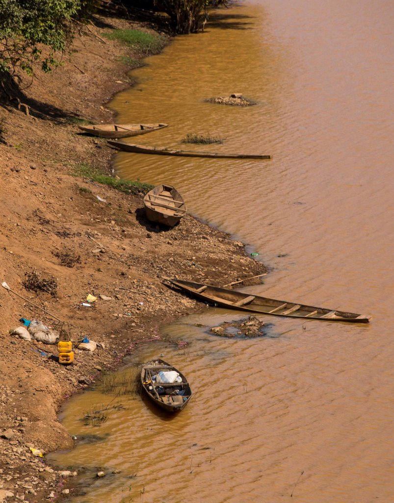 Pirogues old and new on river border between Mali and Senegal