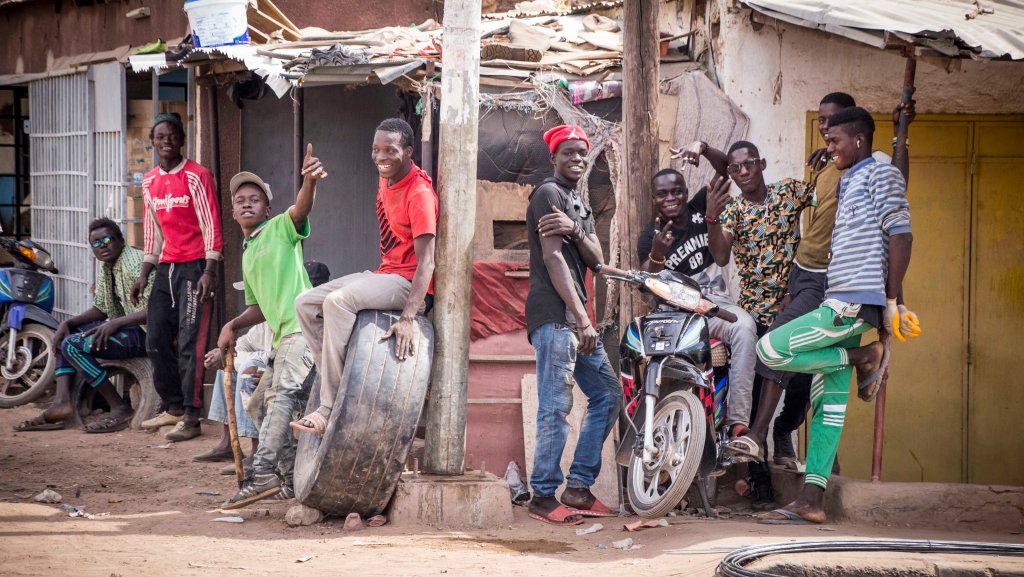 "Photo, photo, photo" they shout and Zelda obliges