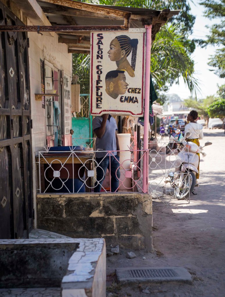 Ziguinchor hair salon