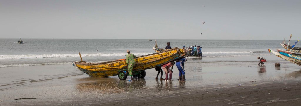 Putting your back into it - getting a pirogue onto wheels
