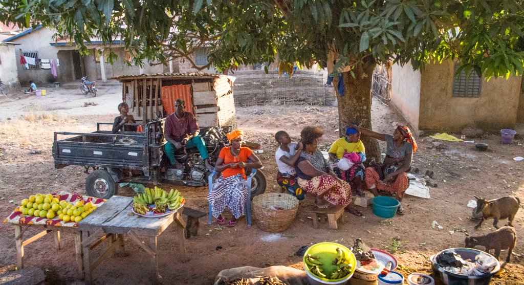 Impromptu roadside hair salon